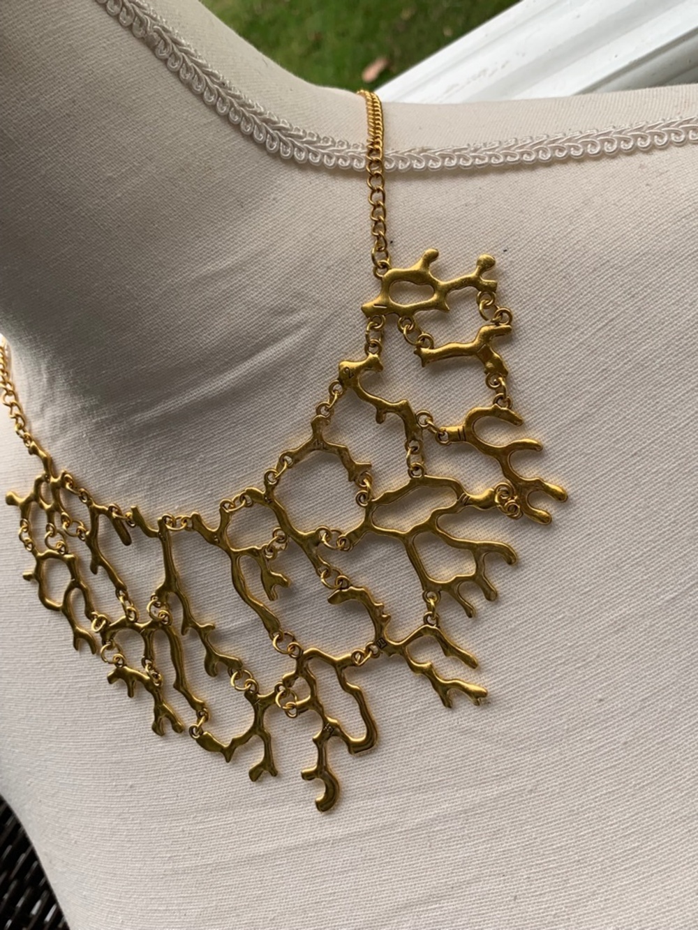 Trendy Chunky Necklace Statement Jewelry Designer Inspired Bold Fashion Piece - Picture 3 of 8